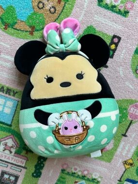Minnie Mouse Squishmallow limited edition